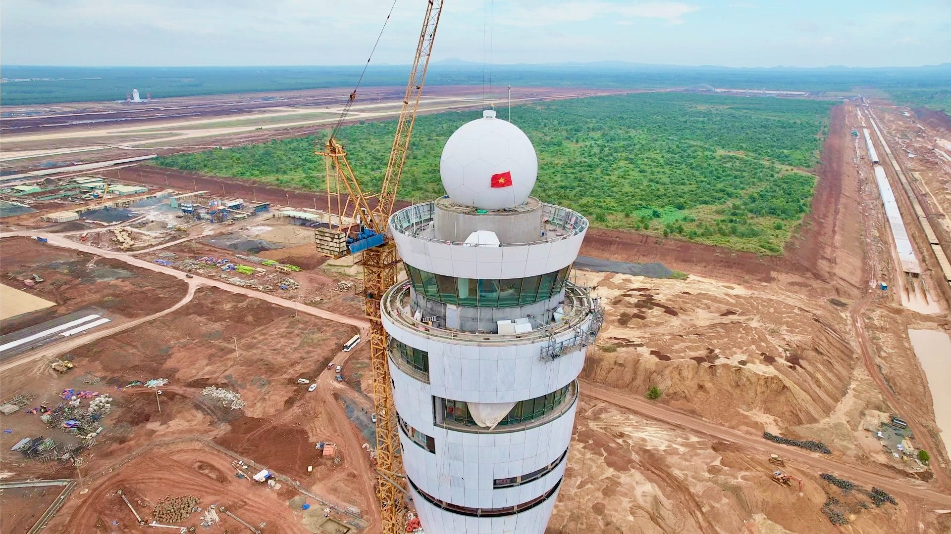 Tháp không lưu đã hoàn thành lắp đặt các thiết bị phục vụ
