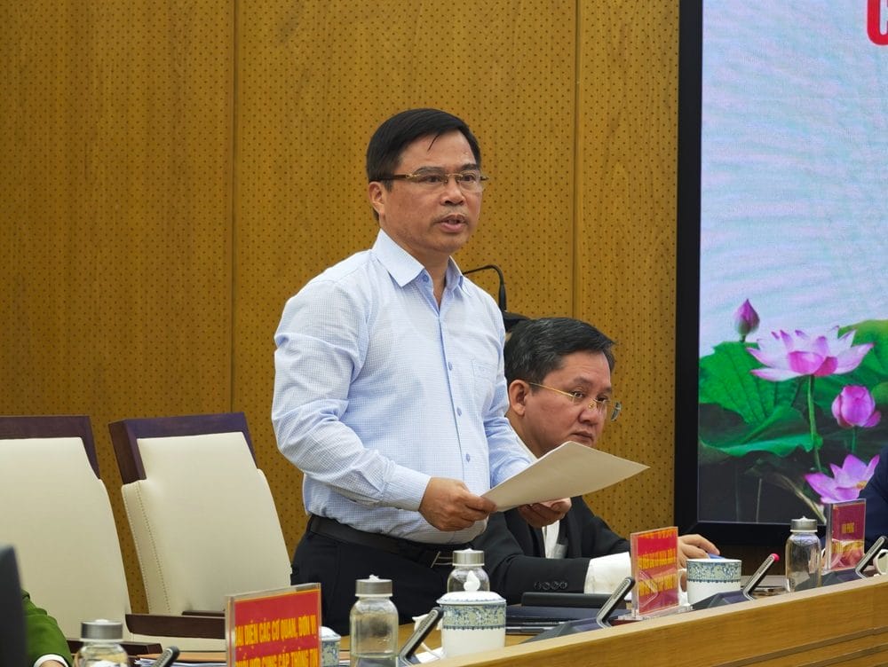 ông Dương Đình Ổn tại cuộc họp báo ông Dương Đình Ổn tại cuộc họp báo